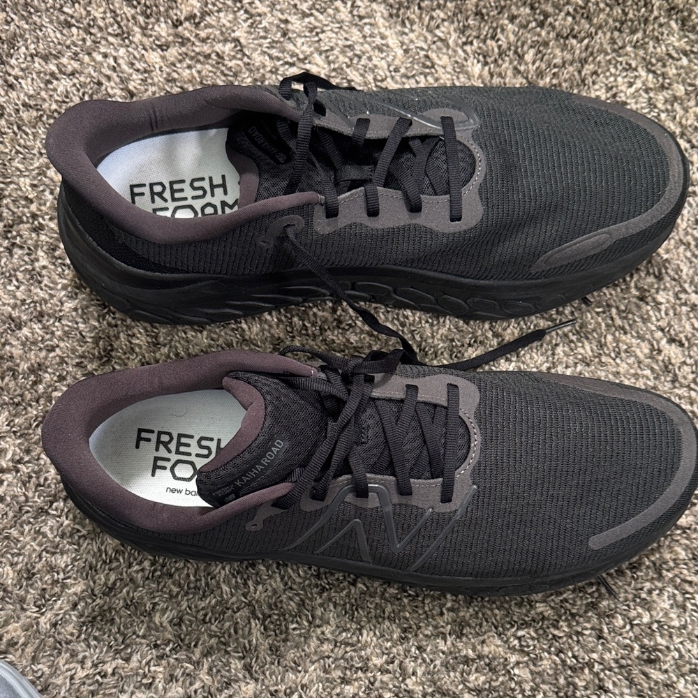 New Balance Men's Black and Gray Athletic Shoes